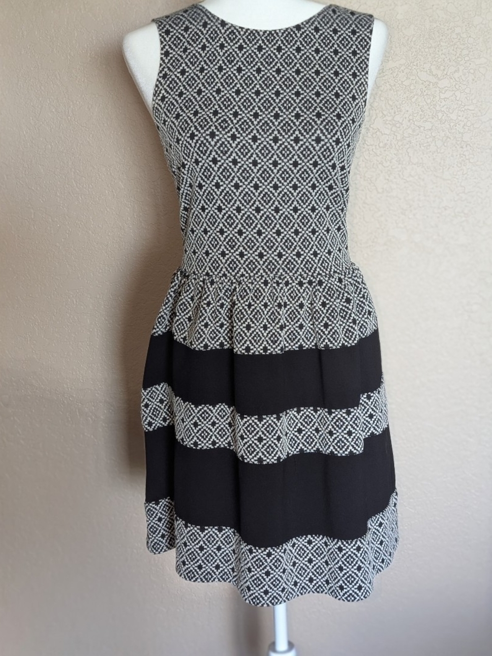 Sleeveless Black & White Midi Dress with Geometric Stripe Design